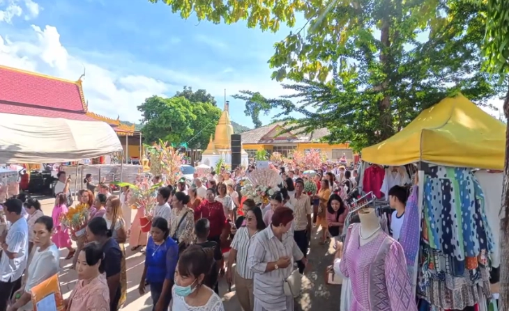 🇹🇭 Festival Kathin à Koh Samui : Plongez au cœur des traditions thaïlandaises! 🙏