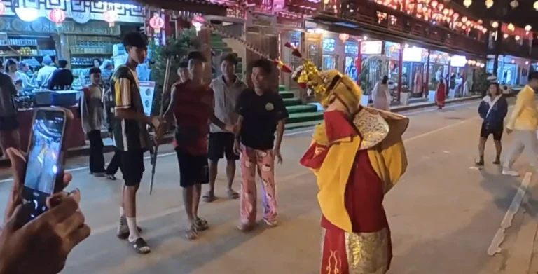 Animation à Ban rak thai le soir