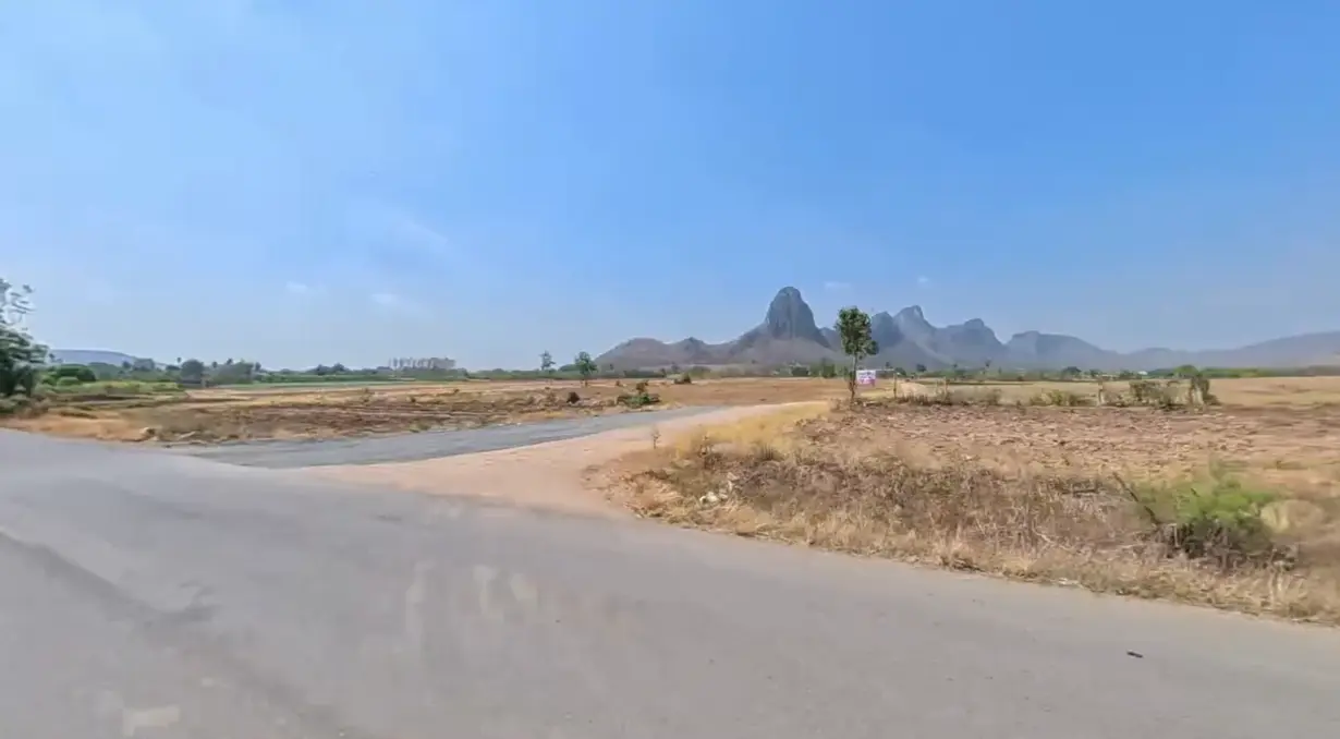 Photo illustrant l'article : Lopburi : Le mystère des singes temple Khmer millénaire